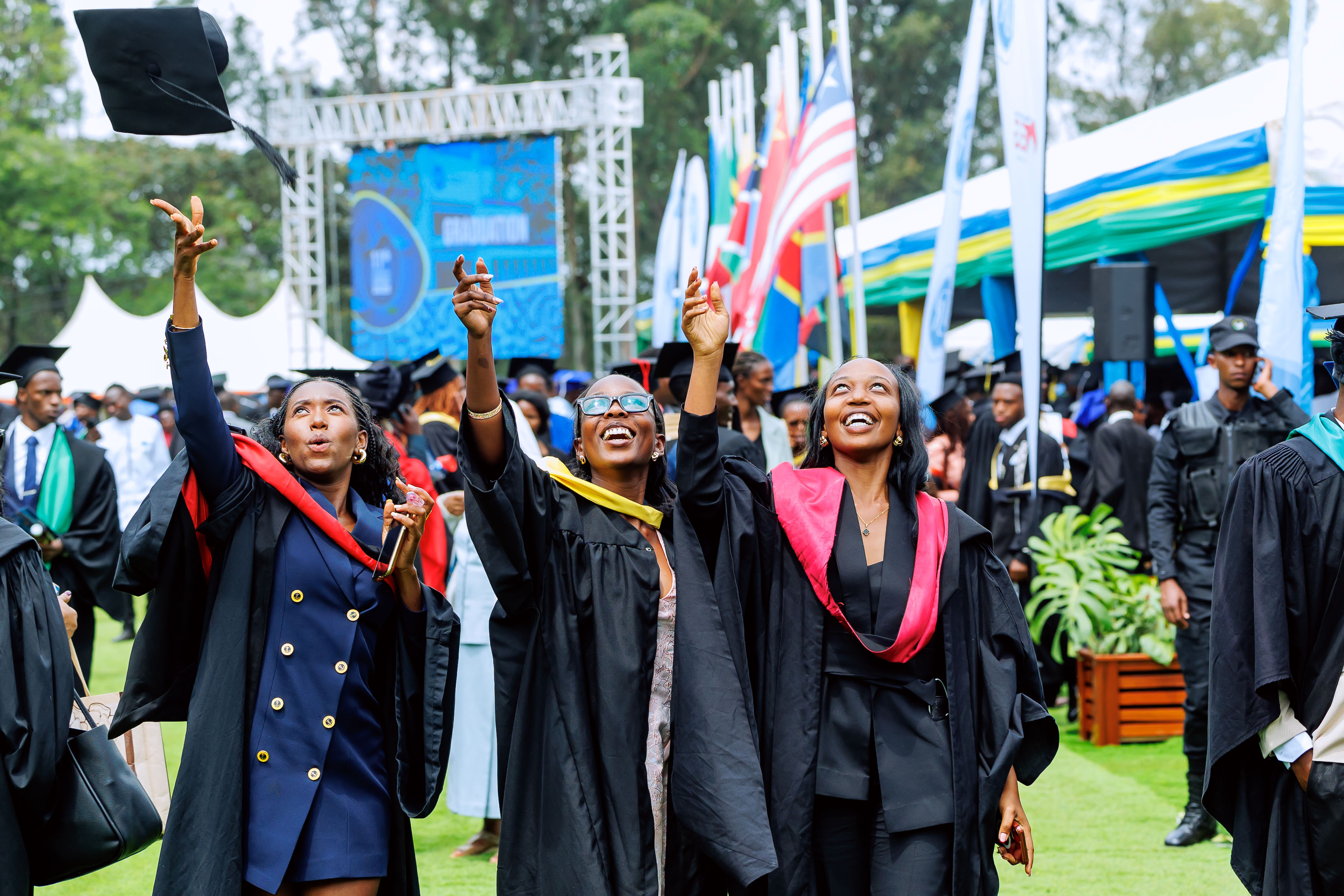Prime Minister urges 9526 graduates to be bold and dream big